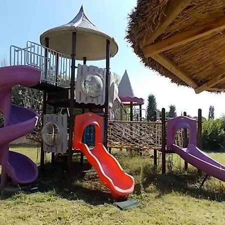 Domaine De La Bégude 2*